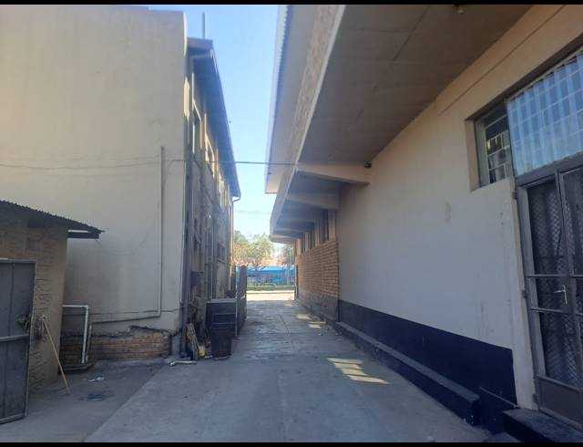 460M² BUILDING FOR SALE IN RUSTENBURG NORTH